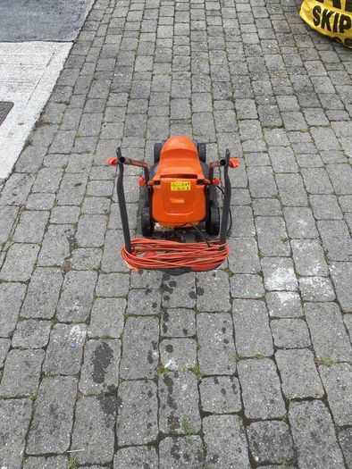 Electric lawnmower