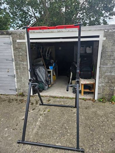 Free Standing Pull Up Bar