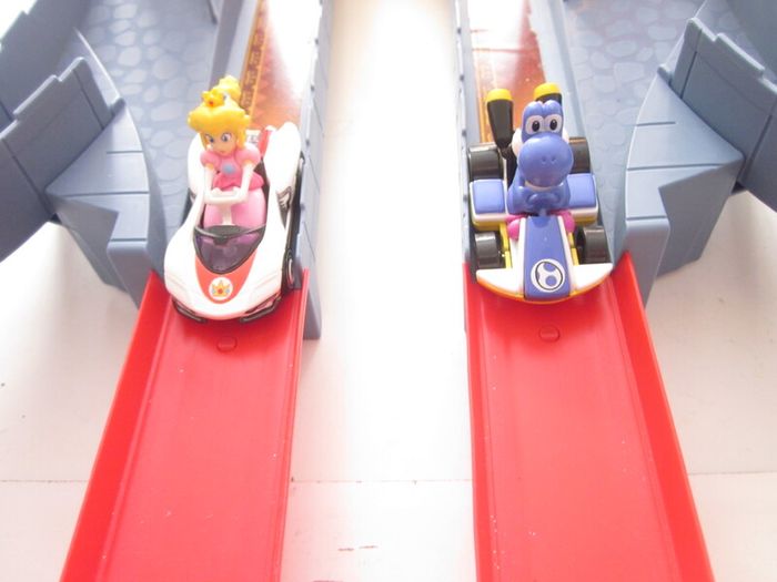 Hot Wheels Mario Kart Bowsers Castle