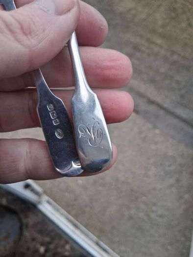 12 X John Round Fiddle Pattern Sterling Silver Teaspoons Plus Tongs (275 grams)