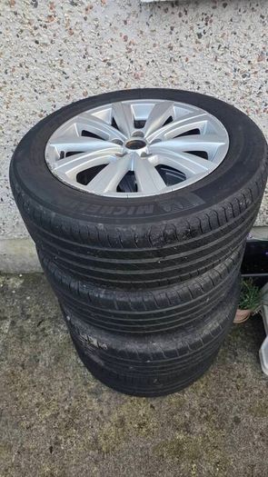 4 alloy wheels Vw