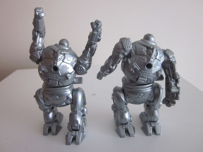 Pair of  Iron Man Wind Up Figures Burger King 2007