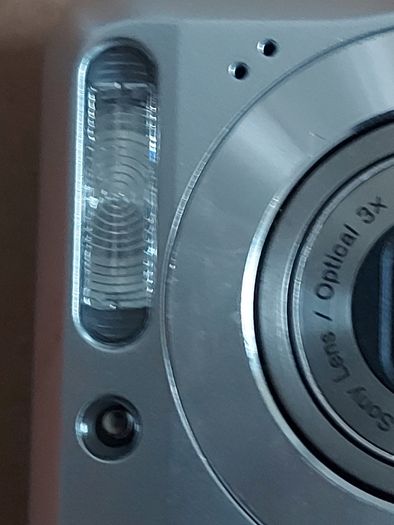 Sony Cyber-Shot Model DSC-S650, 7.2 Megapixels, Takes 2 x AA Baterys, in excellent working and cosmetic condition