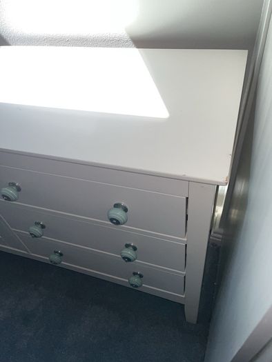 White drawers chest bedroom unit