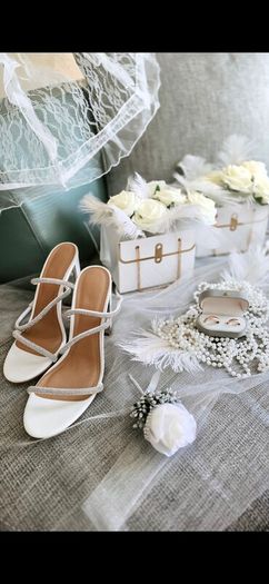 WEDDING dress ,shoes and veil,decorations,flower bouquet