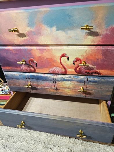 Chest of drawers