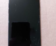 Apple Iphone 7, 32GB, Black, Battery Health 91%, Some screen damage but works fine. Activation lock removed on this phone