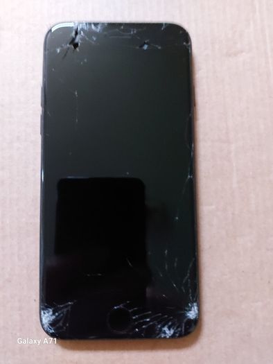 Apple Iphone 7, 32GB, Black, Battery Health 91%, Some screen damage but works fine. Activation lock removed on this phone
