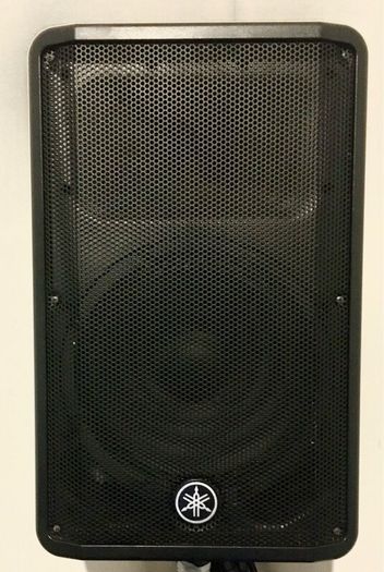Pair Yamaha DBR12 Active Speakers