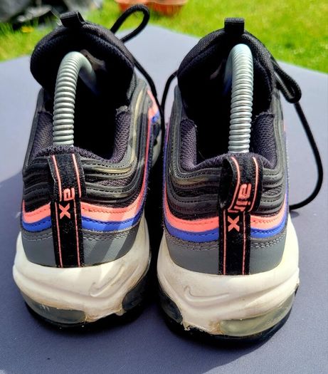 Shoe