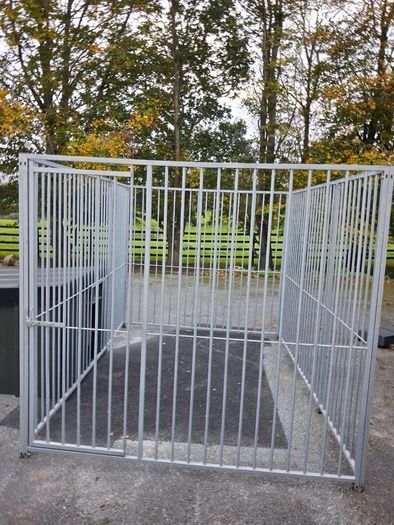 Dog kennel and dog run