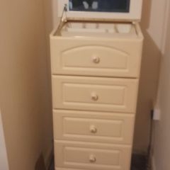 chest of drawers