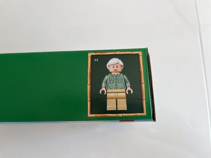 Lego Dr. Jane Goodall Ethologist 40530 Limited Edition Set