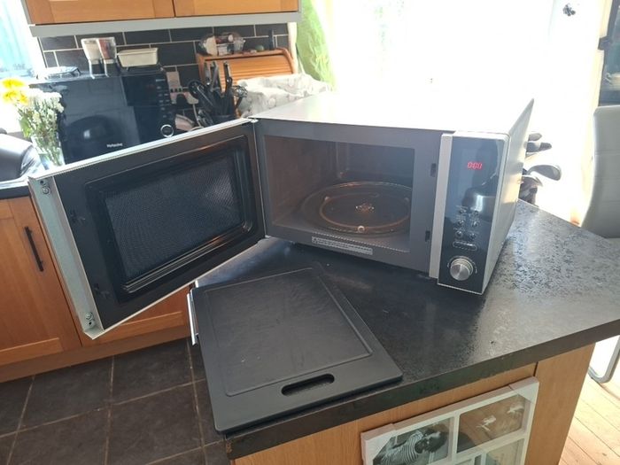 Microwave cooker