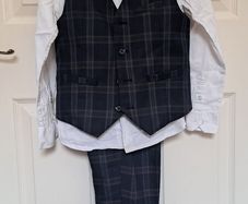 boys suit 6 - 7 yrs