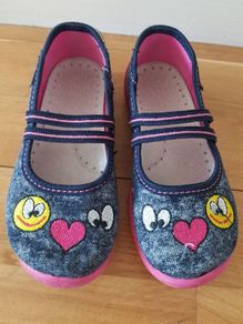 Girl's shoes
