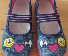 Girl's shoes