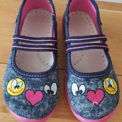 Girl's shoes