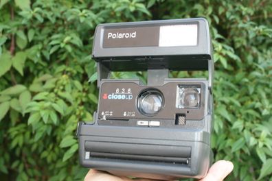 Polaroid 636 Close up Instant Camera uses 600 Film