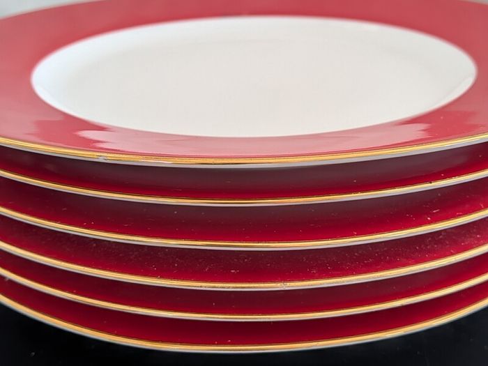 Crate and Barrel 6x Halo Red Dinner Plates 26cm Gold Trim