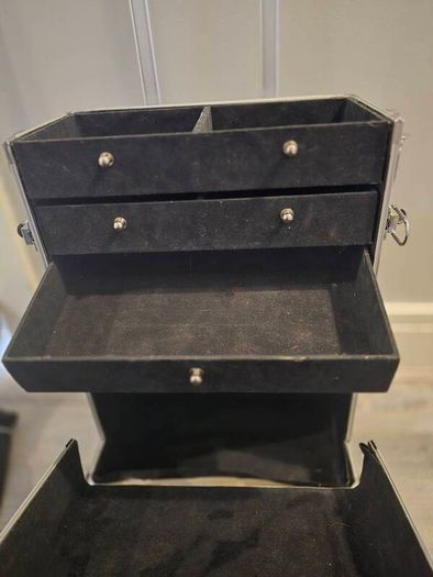 make up carrier