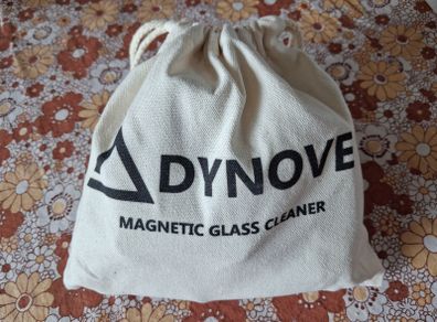 Magnetic window cleaner