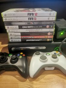 XBOX 360, 2x Controllers & 8x Games