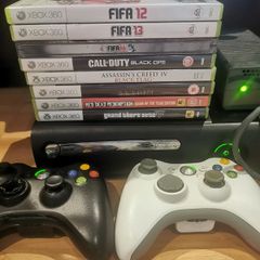 XBOX 360, 2x Controllers & 8x Games