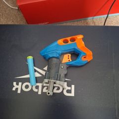Nerf gun + 10 bullets