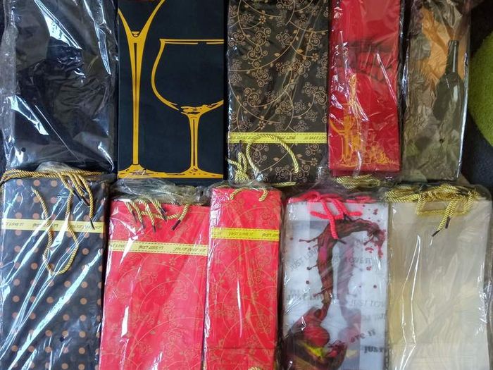Job Lot of Wine Bottle Gift Bags - Approximately 500 in total