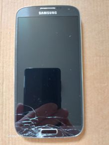 Samsung Galaxy S4, 16GB, Screen damaged near Bottom, but does not affect the touchscreen