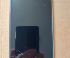 Samsung Galaxy S4, 16GB, Screen damaged near Bottom, but does not affect the touchscreen