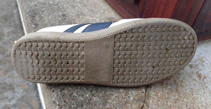 White & Blue Flat Runners (used).