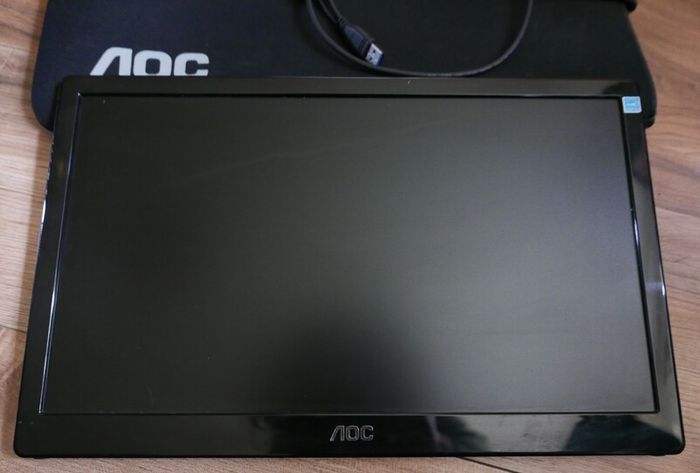 Aoc E1659fwu 16" Led Usb Portable External Laptop Monitor (works Well)