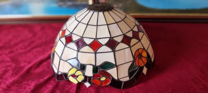 24 Inch Tiffany Style Table Lamp With 18 Inch Wide Stained Glass Shade And Polished Brass Base