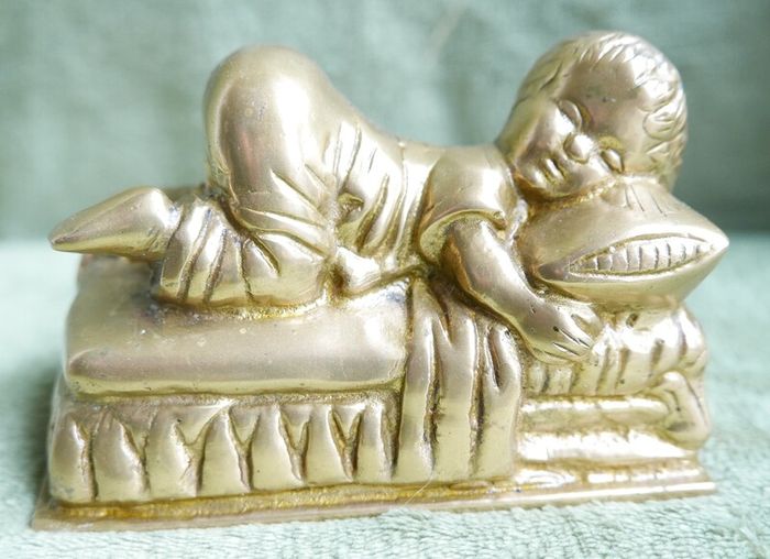 Vintage Brass Sleeping Child 5" x 3" x 2,5"
