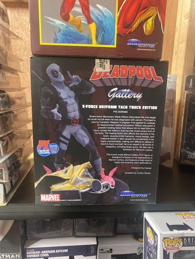 Exclusive Marvel / DC Figures