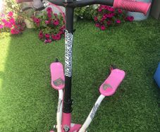 Pink flicker scooter
