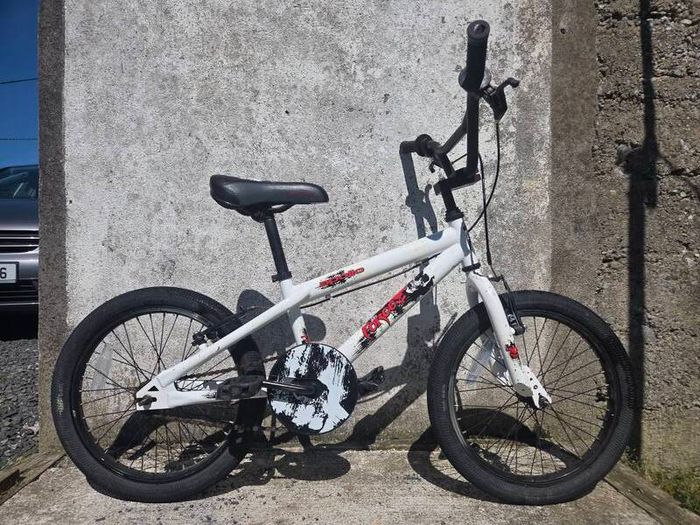 Apollo force 18 white BMX kids bike