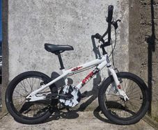 Apollo force 18 white BMX kids bike