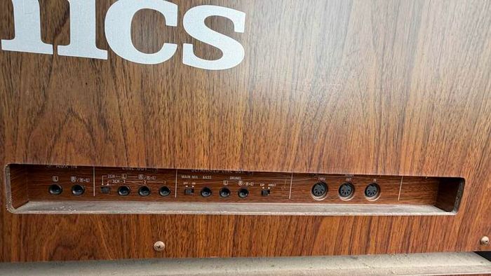 Technics SX-GX5 Organ with bench, Manual, Sheet Music and more.