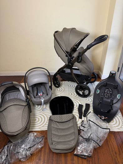 Full Egg 3 travel system Cybex car seat and isofix base