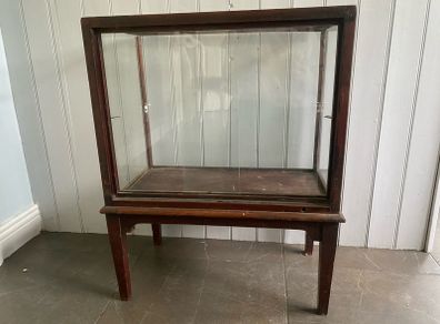 display case