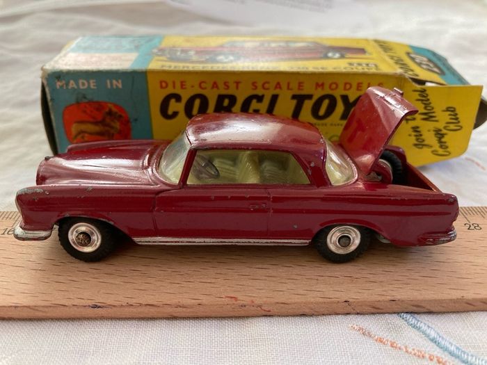 Corgi 230. Mercedes 220SE . 2 door coupe. 1962/64. Boxed. Excellent condition. Rare model.
