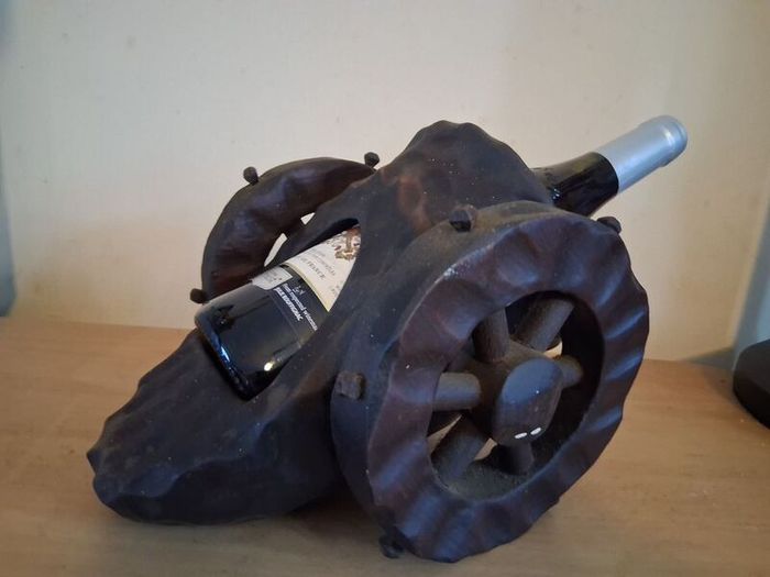 Wooden wine holder Cannon