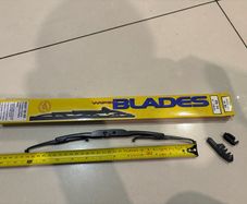 Rear wiper blade arm