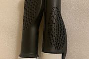 BRAND-NEW 2pcs/1 Pair Mountain Road Cycling Bike BicycleBRAND-NEW MTB Handlebar Cover Grips Smooth Soft Rubber Anti-slip Handle Grip Lock Bar End