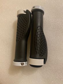 BRAND-NEW 2pcs/1 Pair Mountain Road Cycling Bike BicycleBRAND-NEW MTB Handlebar Cover Grips Smooth Soft Rubber Anti-slip Handle Grip Lock Bar End