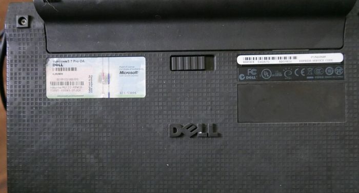 Dell Latitude 2100 150GB HDD Intel Atom Core 2GB RAM 10.1" Laptop works fine