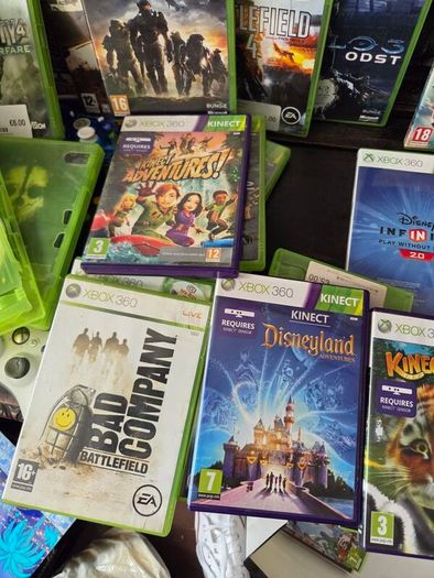 Xbox 360, 3 Controllers, 58 Games